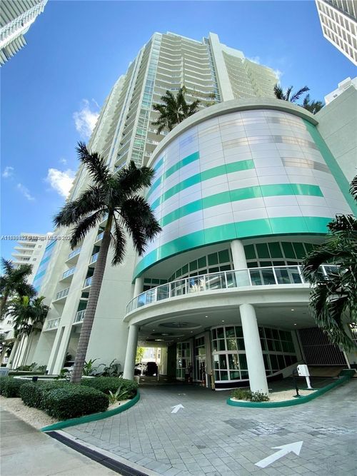 apt-2004-218 Se 14th St, Miami, FL, 33131-3330 | Card Image