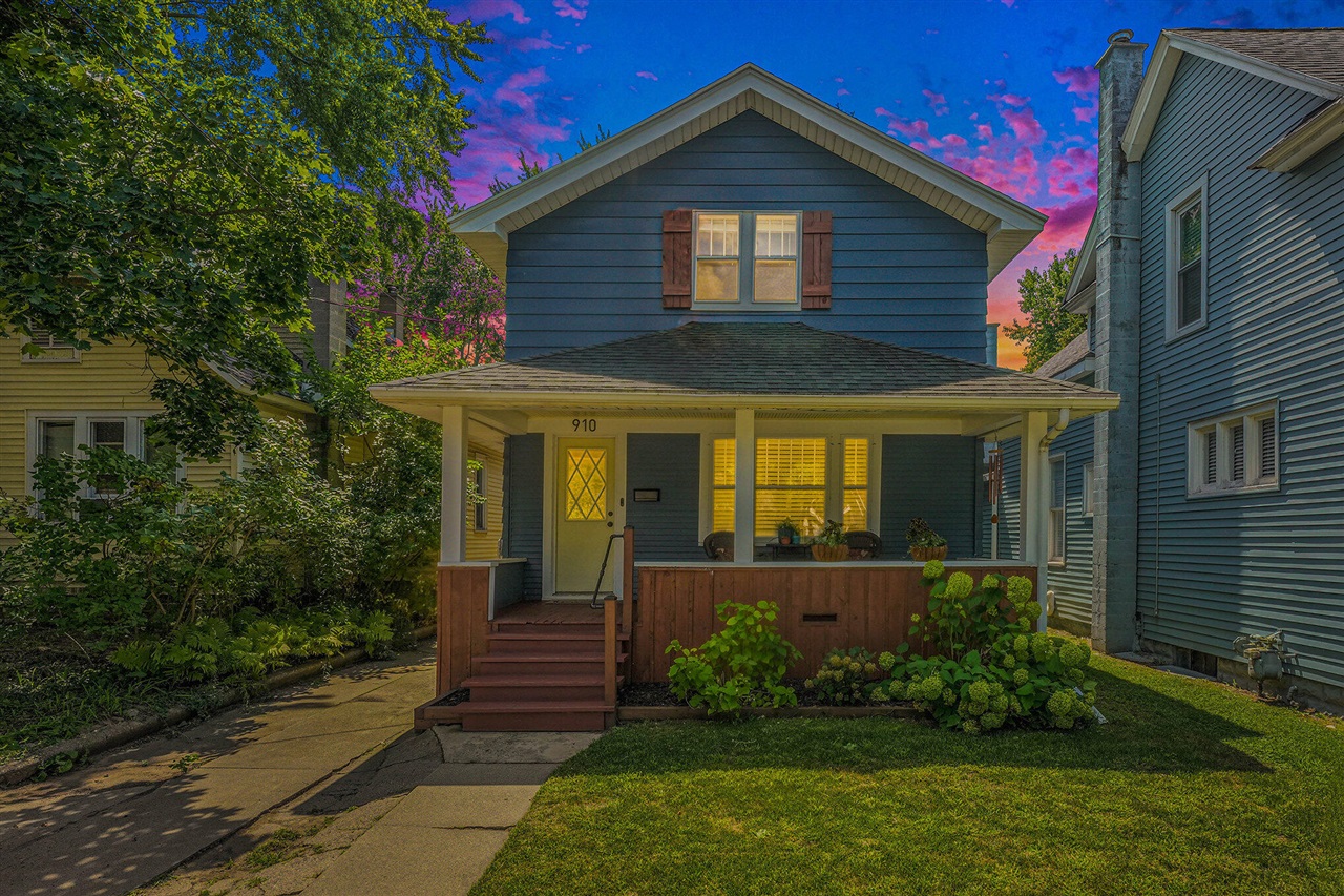 Arianna St, Grand Rapids, MI 49504