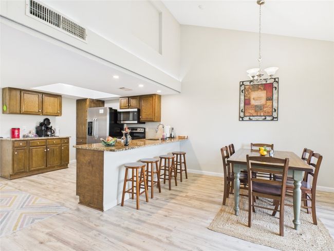 Tons of seating for easy entertaining and dining. | Image 6