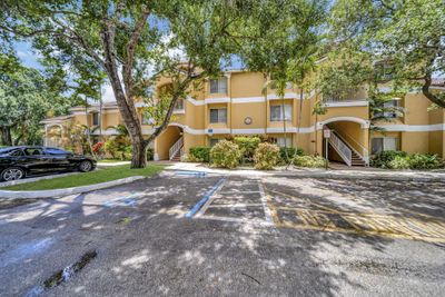 2109 - 2607 Nw 33rd, Condo with 1 bedrooms, 1 bathrooms and null parking in Oakland Park FL | Image 2