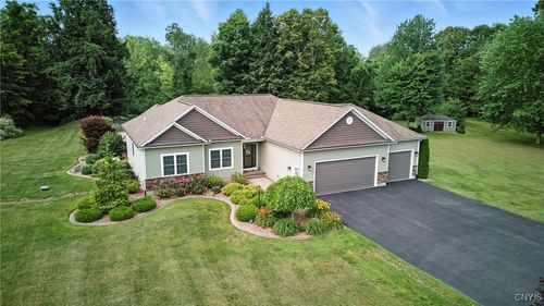 21 Donovan Dr, Oswego, NY, 13126-5617 | Card Image
