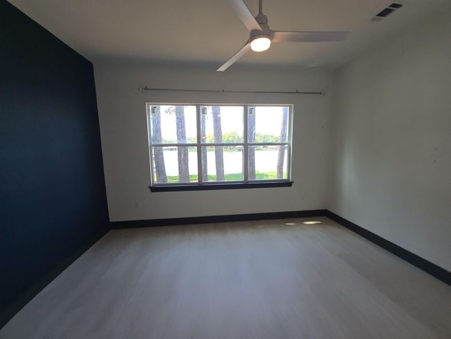 Unfurnished room featuring light wood-style flooring and a ceiling fan | Image 15