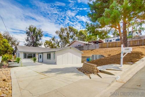8535 Dobyns Dr, Santee, CA, 92071-3907 | Card Image