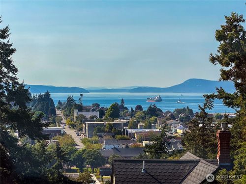 303 7th Street, Anacortes, WA, 98221 | Card Image