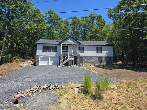 211 Brentwood Dr, Bushkill, PA, 18324-7737 | Card Image