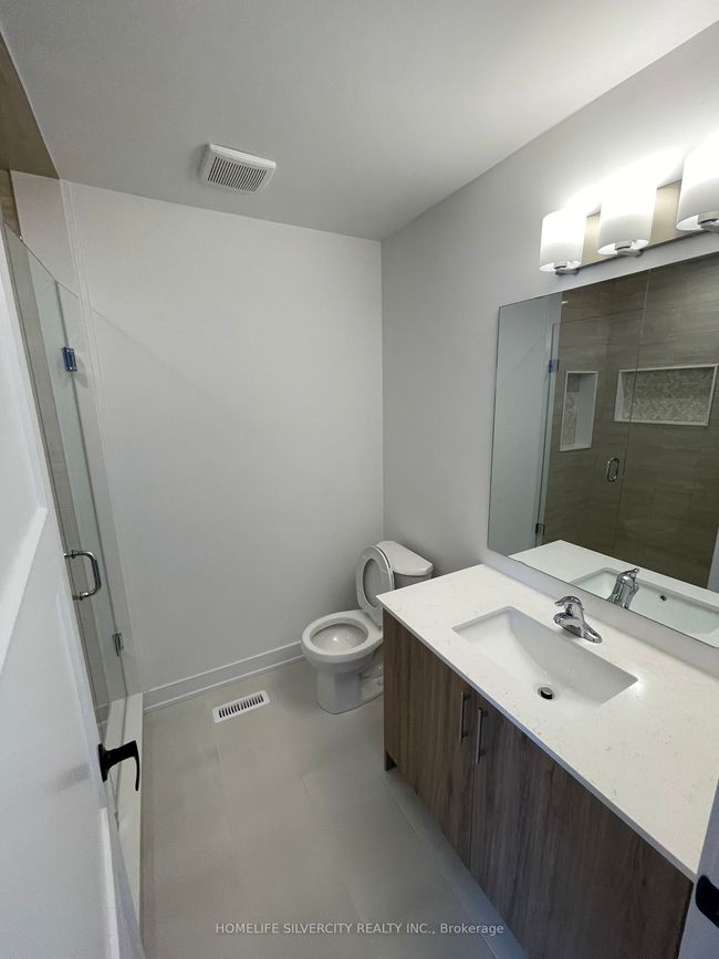 208 Prince William Way, House attached with 3 bedrooms, 3 bathrooms and 2 parking in Barrie ON | Image 11