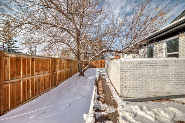 11377 Braeside Drive Sw, Home with 5 bedrooms, 3 bathrooms and 4 parking in Calgary AB | Image 45