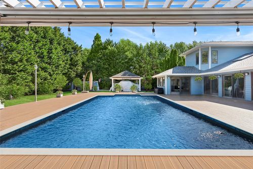 30 S Country Rd, Westhampton, NY, 11977-1413 | Card Image