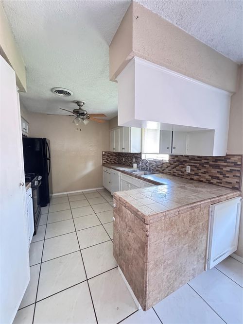 228 Meadowlawn St, Shoreacres, TX, 77571-7339 | Card Image