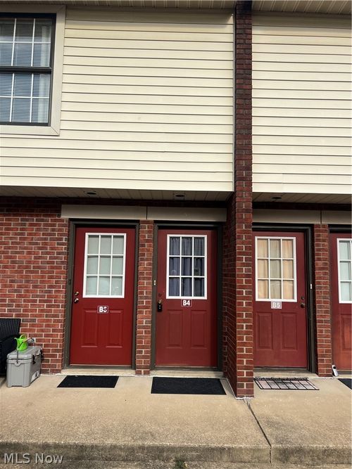 b4-127 E Adams St, Millersburg, OH, 44654-1446 | Card Image