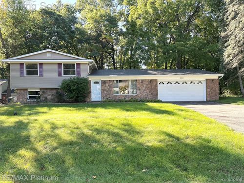 8808 N Christine Dr, Brighton, MI, 48114-4912 | Card Image
