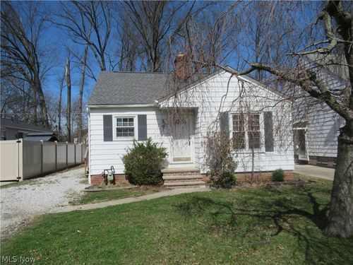 29107 Fuller Ave, Wickliffe, OH, 44092-2326 | Card Image