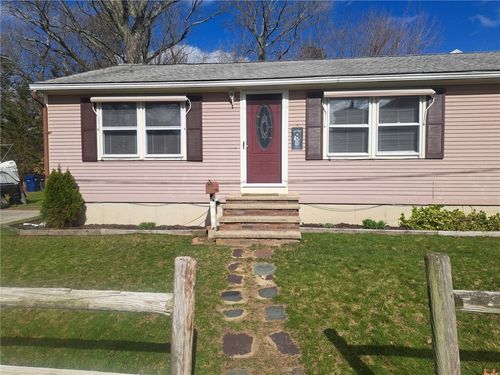 82 Valley Ave, Warwick, RI, 02886-5019 | Card Image