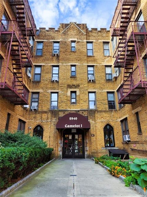 d16-2940 Oceanview Ave, Brooklyn, NY, 11235 | Card Image