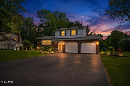 756 Hampshire Seat, Schenectady, NY, 12309-2904 | Card Image