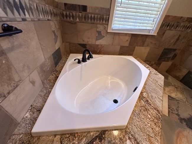 Soaking tub | Image 17