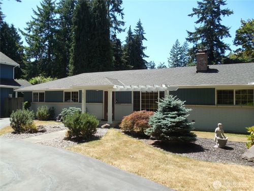 6201 Island Crest Way, Mercer Island, WA, 98040-4520 | Card Image