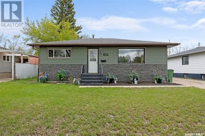 1137 13th Ave Nw, House other with 2 bedrooms, 2 bathrooms and null parking in Moose Jaw SK | Image 1