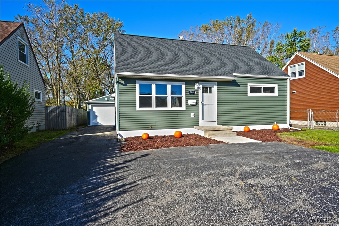188 Lyndale Court, For Sale in West Seneca Zoocasa