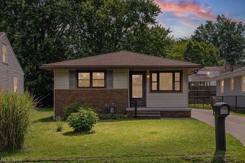 681 Newton St, Barberton, OH, 44203-1536 | Card Image