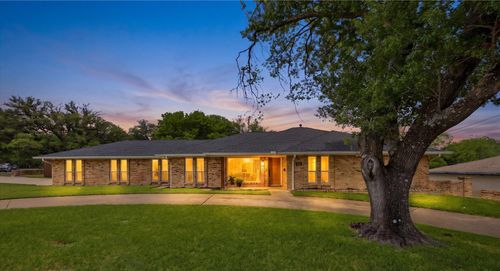 1909 W Red Bird Ln, Dallas, TX, 75232-2737 | Card Image