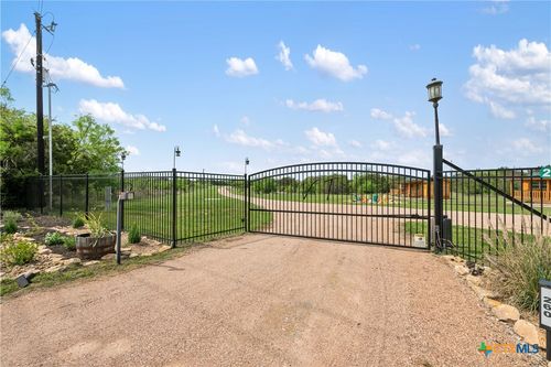 212 County Road 413, Spicewood, TX, 78669-2351 | Card Image