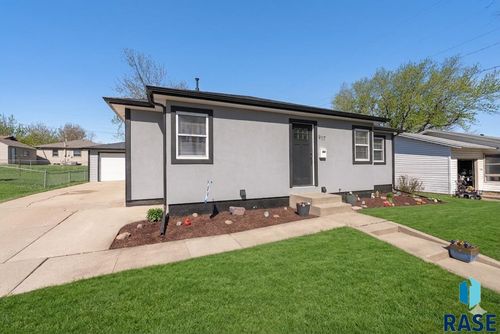 917 S Stephen Ave, Sioux Falls, SD, 57103-2935 | Card Image