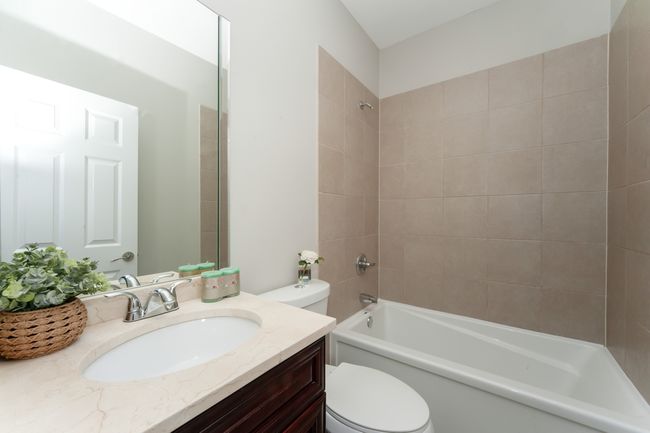 Hall Bathroom | Image 19