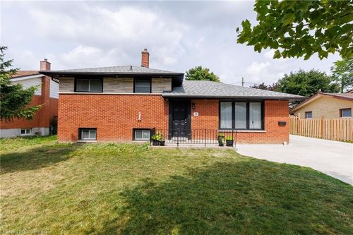 18 Silverdale Cres, London, ON, N5Z4A4 | Card Image