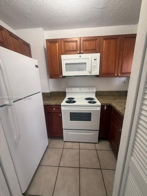 406-8145 Nw 7th St, Miami, FL, 33126-4096 | Card Image