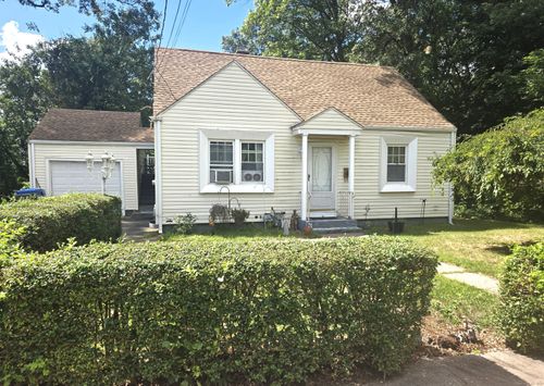 22 Alpine St, Manchester, CT, 06040-4104 | Card Image