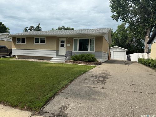 1415 Coteau Ave, Weyburn, SK, S4H0H8 | Card Image