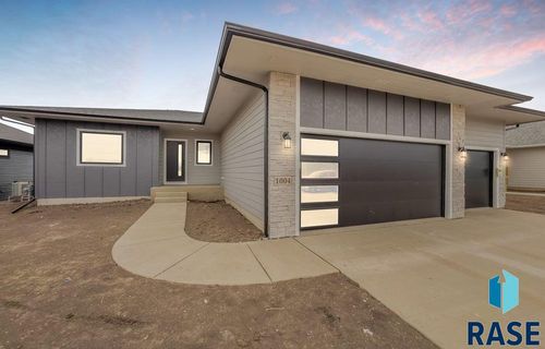 1004 Juniper St, Lennox, SD, 57039 | Card Image