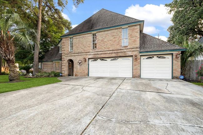Oversized driveway | Image 29