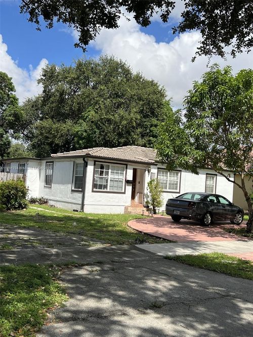 61 Truxton Dr, Miami Springs, FL, 33166-5035 | Card Image