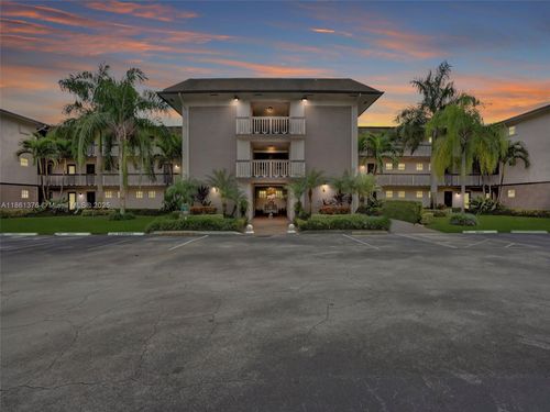 apt-203-4900 Washington St, Hollywood, FL, 33021-7656 | Card Image