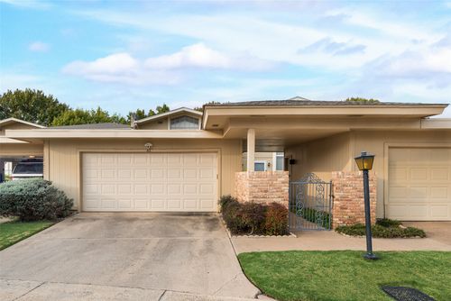 61 One Main Pl, Benbrook, TX, 76126-2206 | Card Image