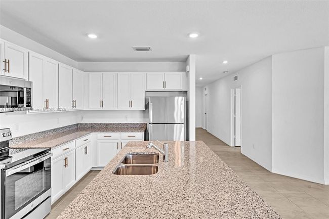 2033 Sw Castinet Ln, House other with 4 bedrooms, 3 bathrooms and null parking in Port St. Lucie FL | Image 10