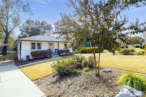 982 Oakdale Dr Se, Smyrna, GA, 30080-4217 | Card Image