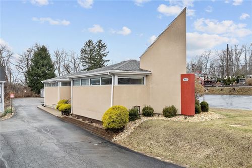 940 Beaver Grade Rd, Coraopolis, PA, 15108-2716 | Card Image