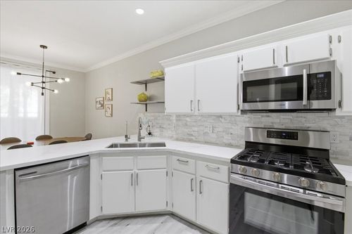 5311-251 S Green Valley Pkwy, Henderson, NV, 89012-2372 | Card Image