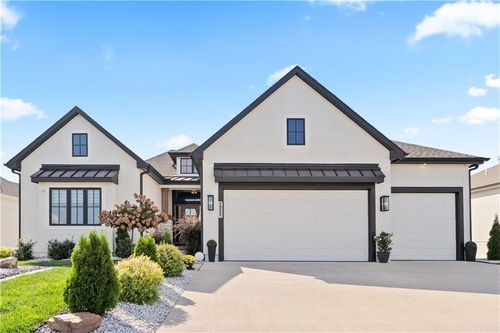 4132 Dearborn Ln, Lee's Summit, MO, 64064-4522 | Card Image