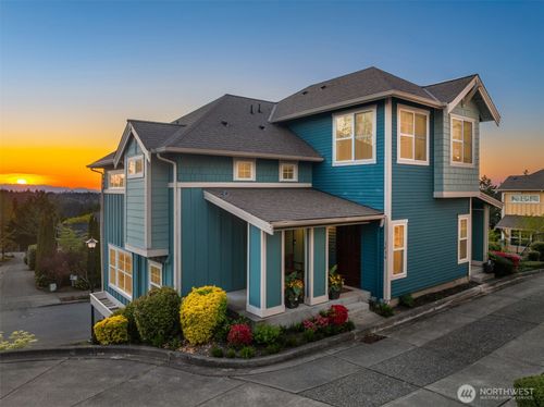 1936 17th Ave Ne, Issaquah, WA, 98029-7370 | Card Image