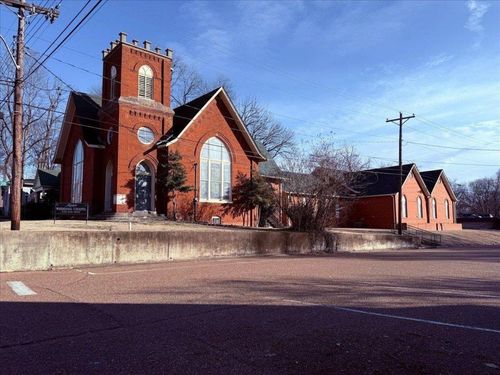 133 W Washington Ave, Covington, TN, 38019-2557 | Card Image