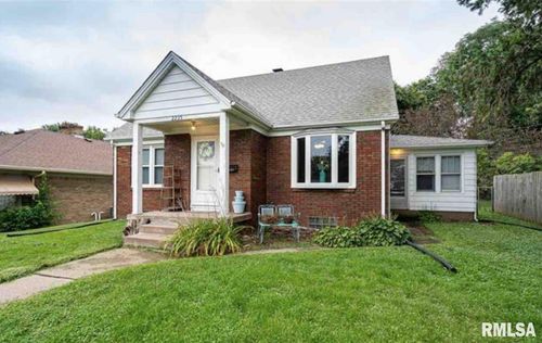 2235 N Gaines St, Davenport, IA, 52804-1906 | Card Image