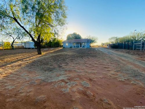 17480 S Interstate Highway 35, Dilley, TX, 78017-4646 | Card Image