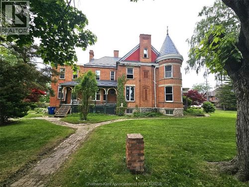 146 Park St, Chatham, ON, N7M3R6 | Card Image