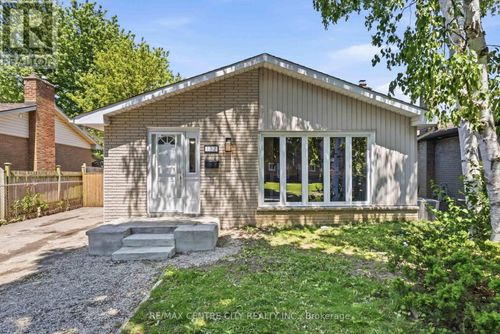 132 Toulon Cres, London, ON, N5V1J5 | Card Image