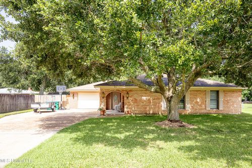311 Bills Ave, Ocean Springs, MS, 39564-3946 | Card Image