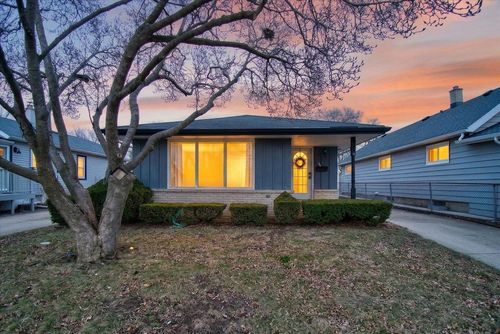 3160 S 95th St, Milwaukee, WI, 53227-4323 | Card Image